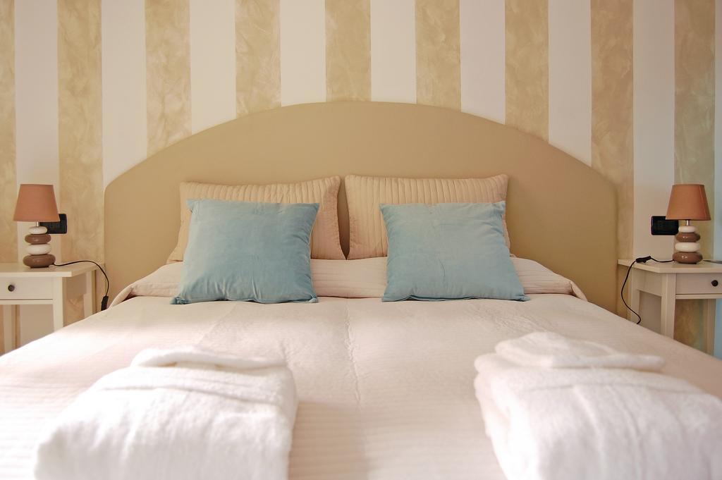 B&B Iulia Augusta Αλμπένγκα Δωμάτιο φωτογραφία